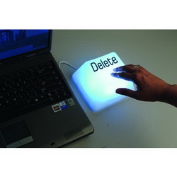 Лампа настольная в форме клавиатурной клавиши (работает от USB), цвет белый